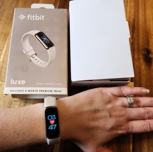 Fitbit Luxe Gold White Band Fitness Tracker Device Activity Heartrate Monitor